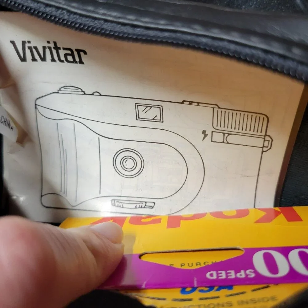 Vivitar Champion II Point and Shoot Film Camera W/ Case and instructions. - Picture 4 of 5